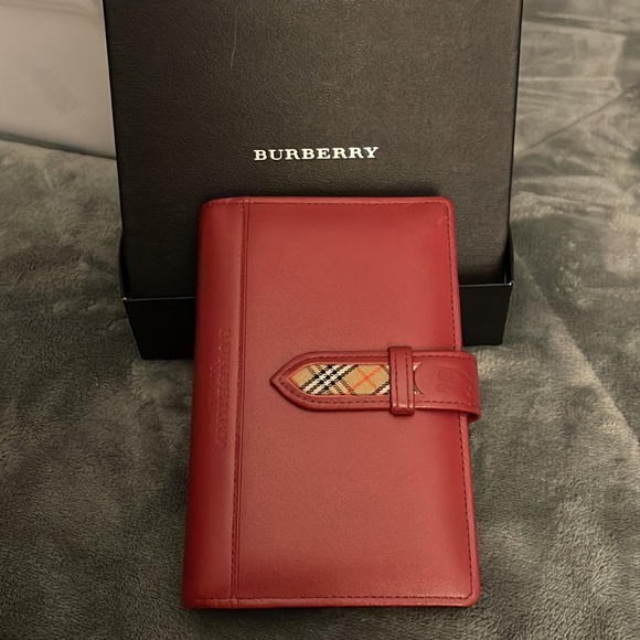 Burberry preloved leather pocket notebook excellent condition comes with box - Picture 2 of 16